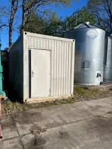 OGŁOSZENIE O I PISEMNYM PRZETARGU NIEOGRANICZONYM NA SPRZEDAŻ ZBĘDNYCH ŚRODKÓW TRWAŁYCH – KONTENER SOCJALNY ORAZ SZAFA METALOWA